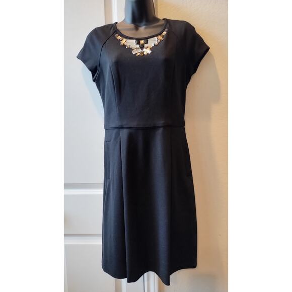 Banana Republic short sleeves Black Jewel neckline Dress Size 2 with Pockets - Picture 1 of 13
